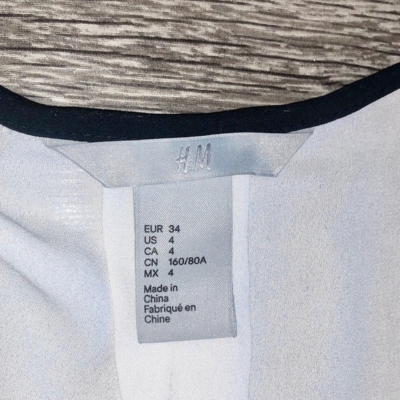 H&M v-neck layered long sleeve blouse - Picture 4 of 9